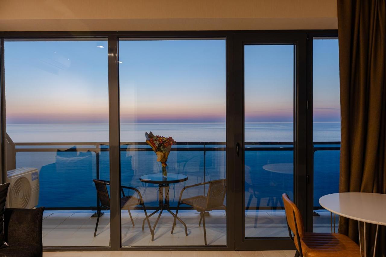 The Spot Apartments - Orbi Beach Tower Batumi Esterno foto