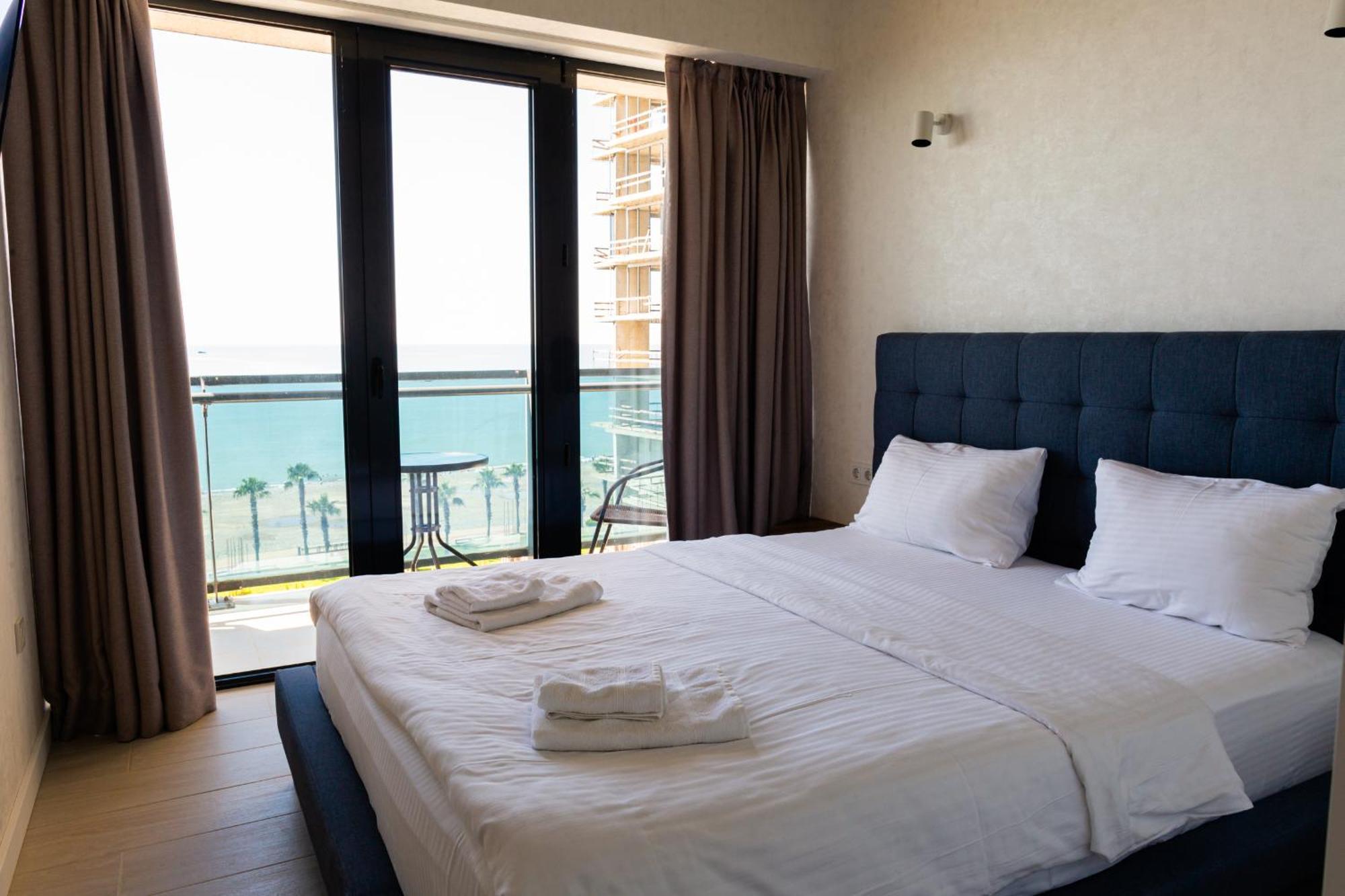 The Spot Apartments - Orbi Beach Tower Batumi Esterno foto