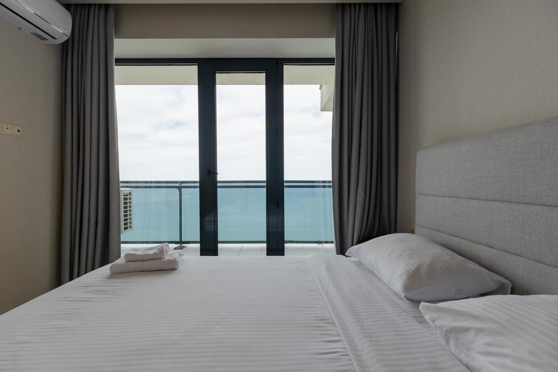 The Spot Apartments - Orbi Beach Tower Batumi Esterno foto